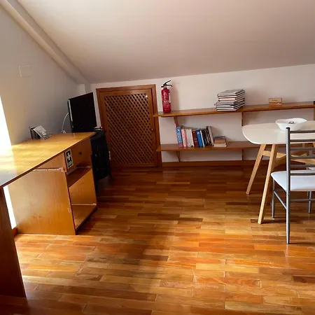 Lägenhet Yellow Attic *